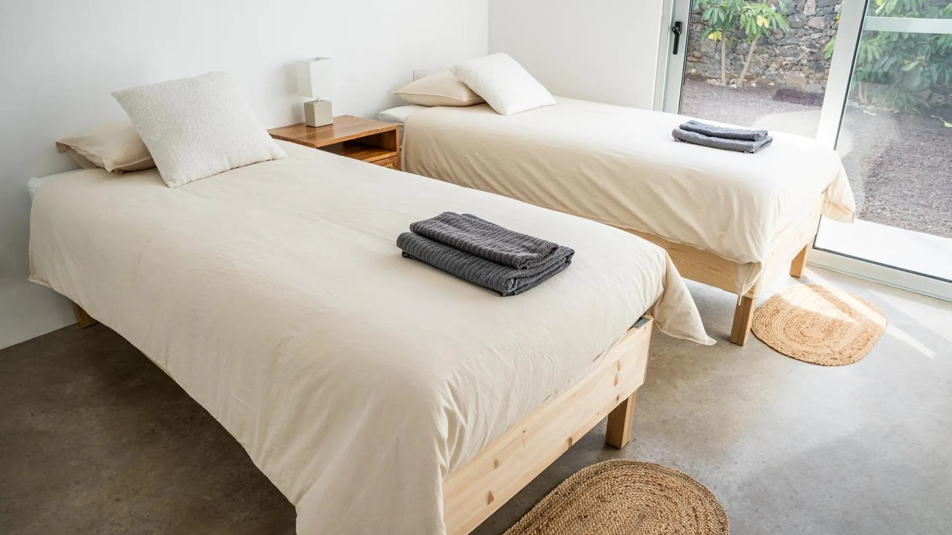 Almara House, Luxury Villa With Heated Pool La Oliva