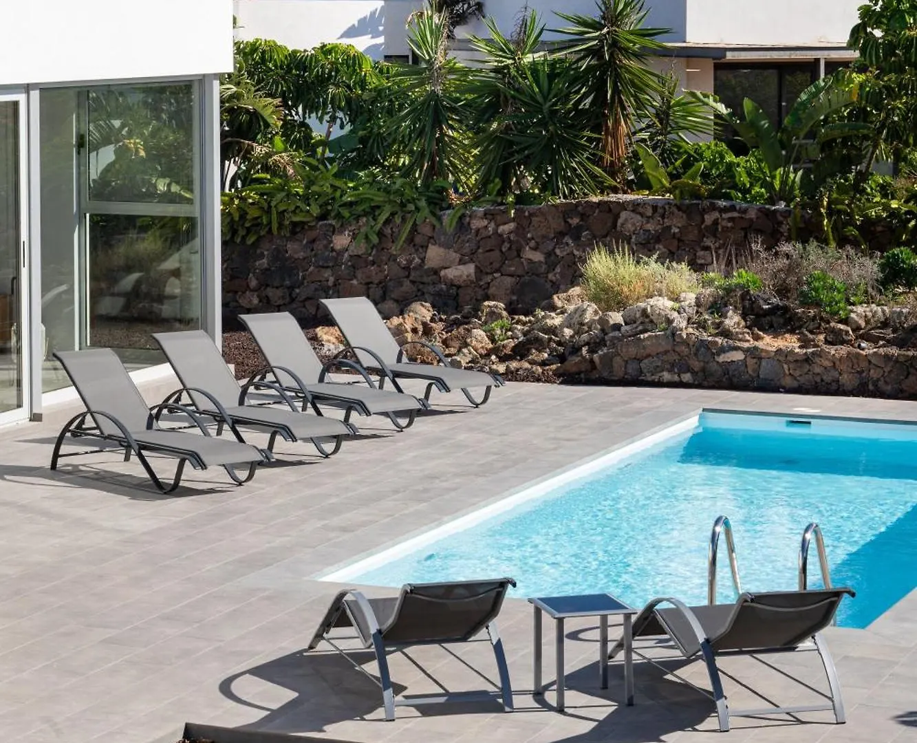 Almara House, Luxury Villa With Heated Pool La Oliva