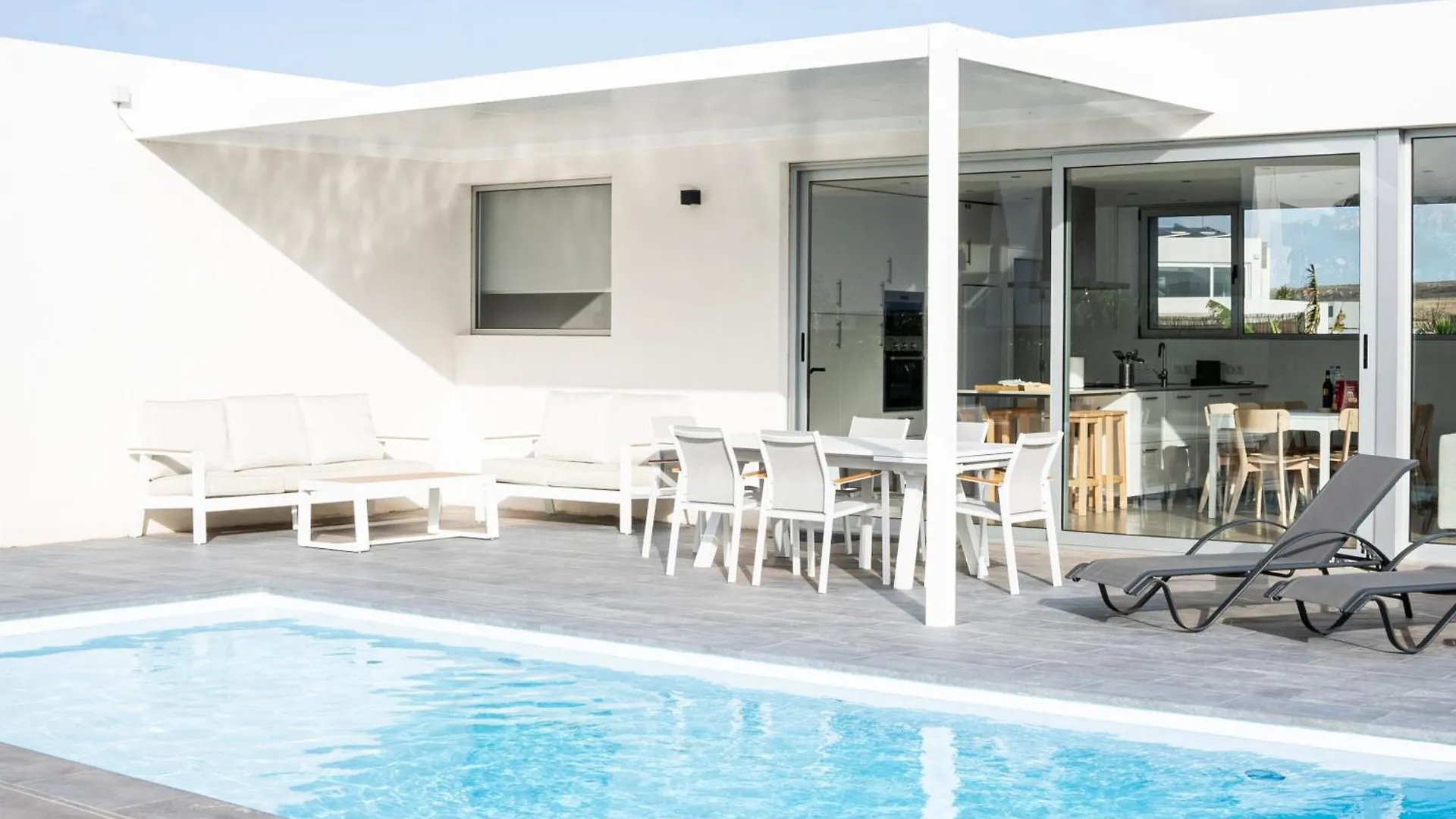 Almara House, Luxury Villa With Heated Pool La Oliva Spain